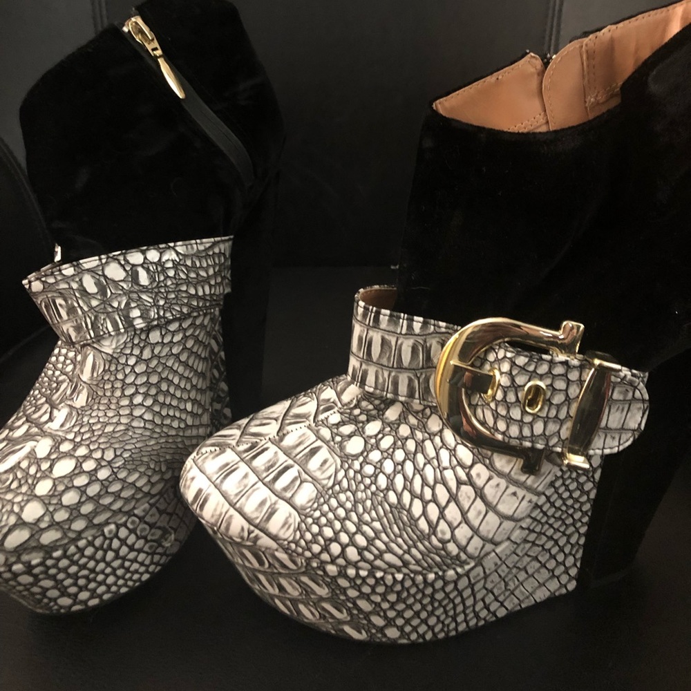 Wedge velvet shoes size 11